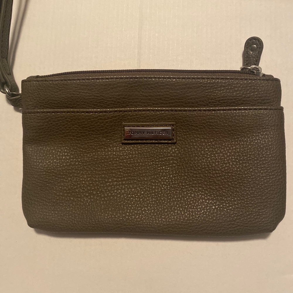 Tommy hillfilger wristlet